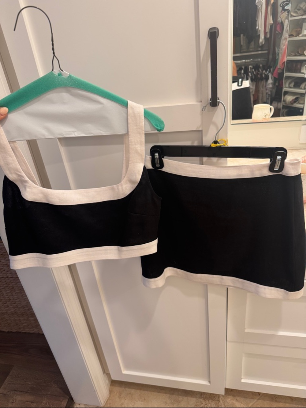 Reformation Black linen Set with White Trim - Picture 4 of 6